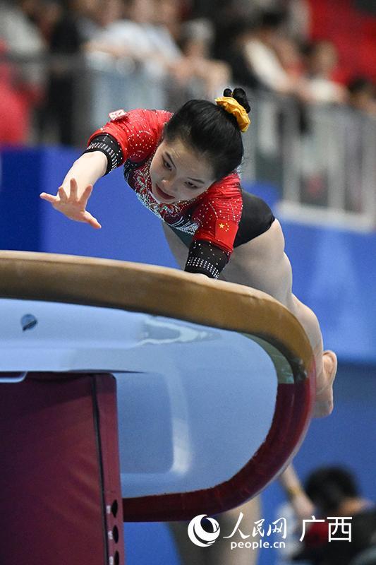 体操选手赛后落泪,背后故事感人 体操选手赛后落泪,背后故事感人