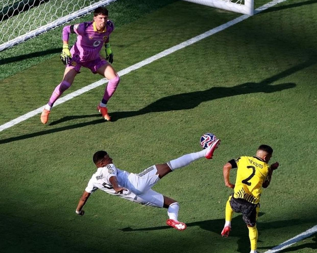 乌拉圭轻取哥伦比亚,本泽马统治全场 乌拉圭轻取哥伦比亚,本泽马统治全场