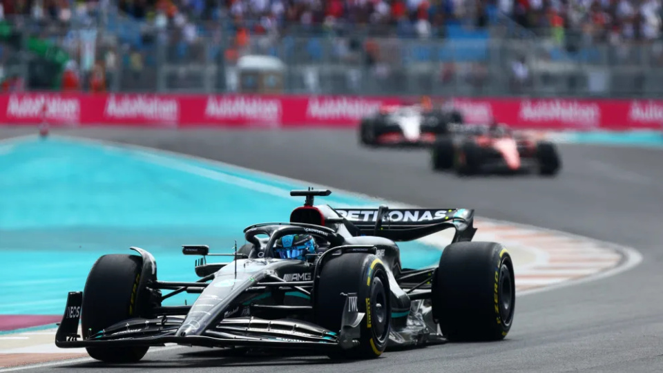 阿斯顿马丁横扫红牛车队,拉塞尔扛起全队 阿斯顿马丁横扫红牛车队,拉塞尔扛起全队