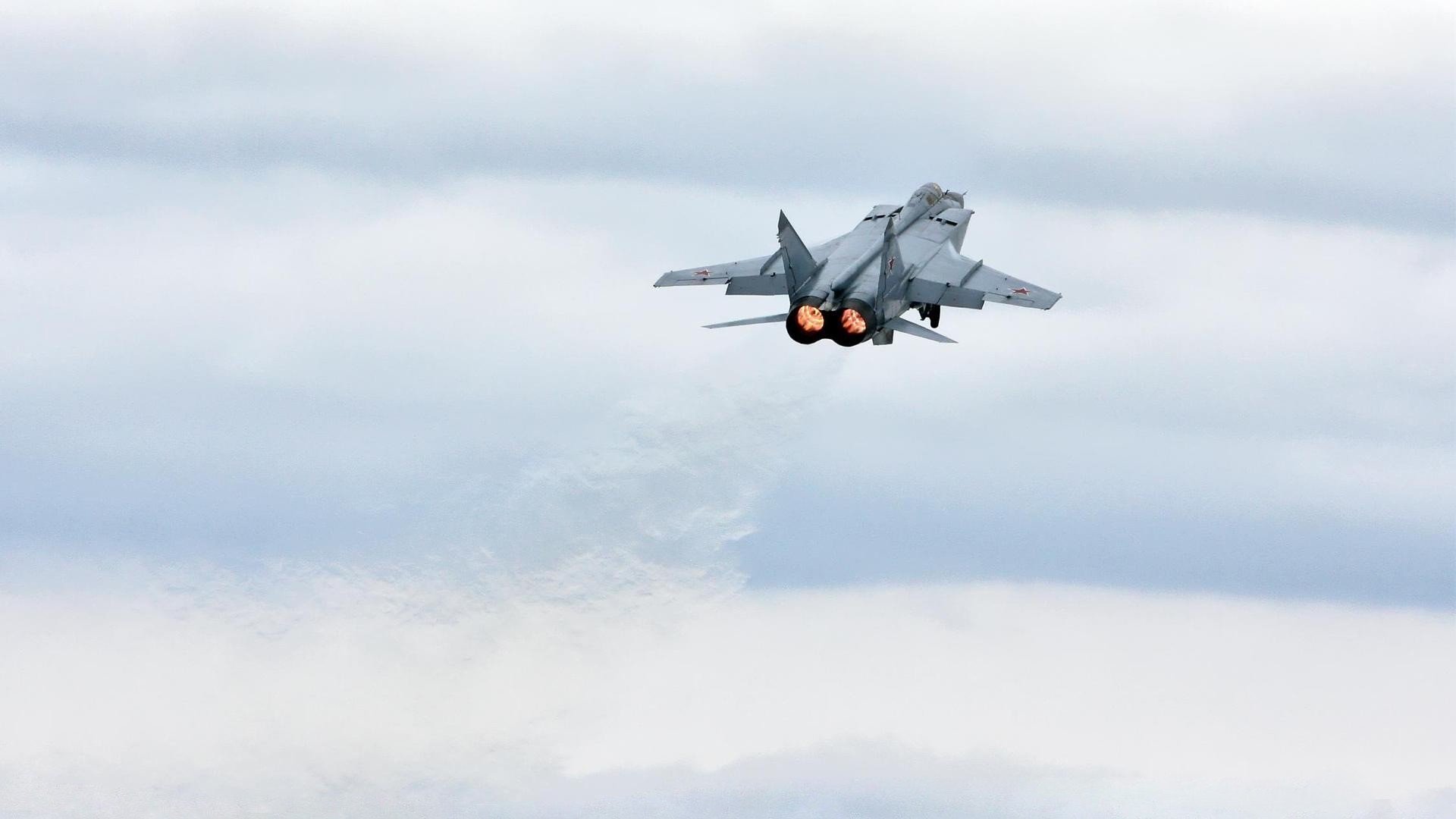 部落的献祭与盛宴的华袍，足球唯一性的南辕北辙